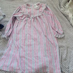 Toddlers sleeping gown